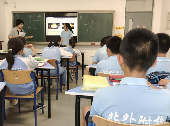 成都實外西區(qū)教師代表赴北外附屬外國語學(xué)校學(xué)習(xí)交流