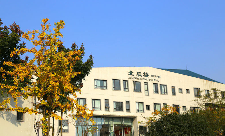 成都市實(shí)驗(yàn)外國(guó)語(yǔ)學(xué)校西區(qū)院校環(huán)境