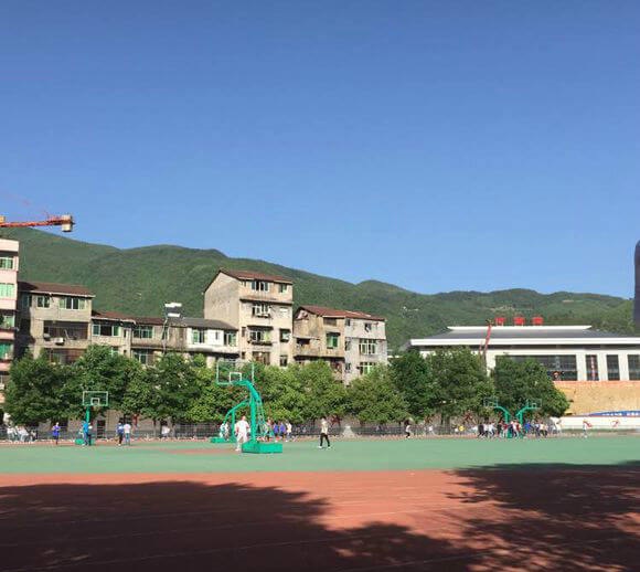萬源三中地址在哪里？