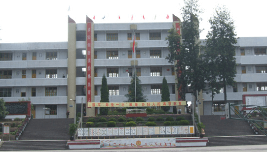 土黃中學(xué)地理位置在哪里？