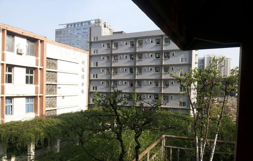通錦中學(xué)地址在哪里？
