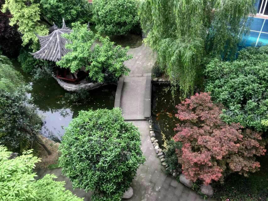 成都八中是公辦高中還市私立高中？