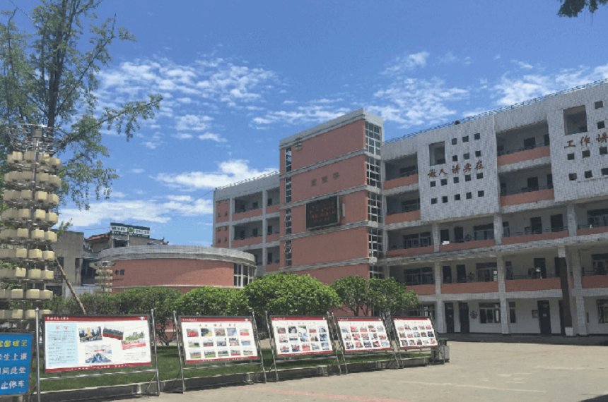 成都市籍田中學(xué)是公辦還是民辦？