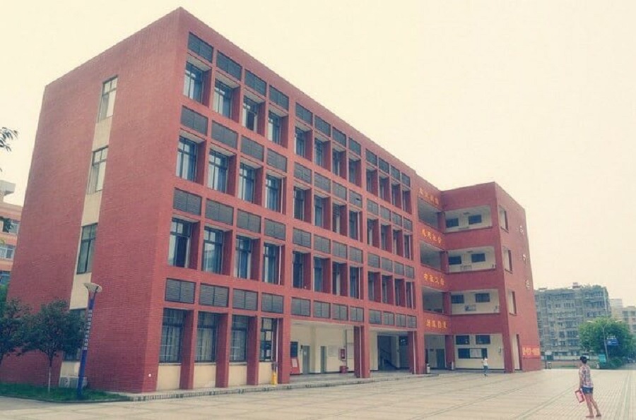 江油一中學(xué)費是多少？