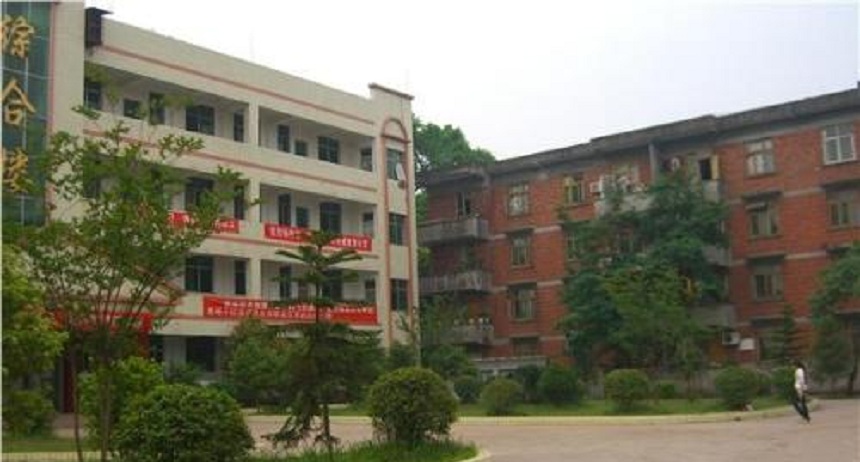 丹山中學(xué)在哪？