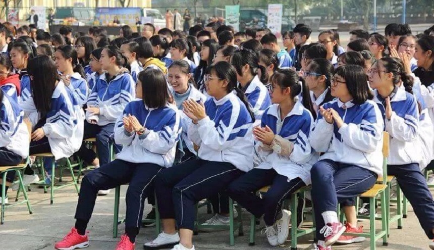 資陽外國語學(xué)校環(huán)境、教學(xué)設(shè)施好不好？