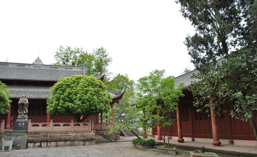名山中學(xué)地址在哪里？