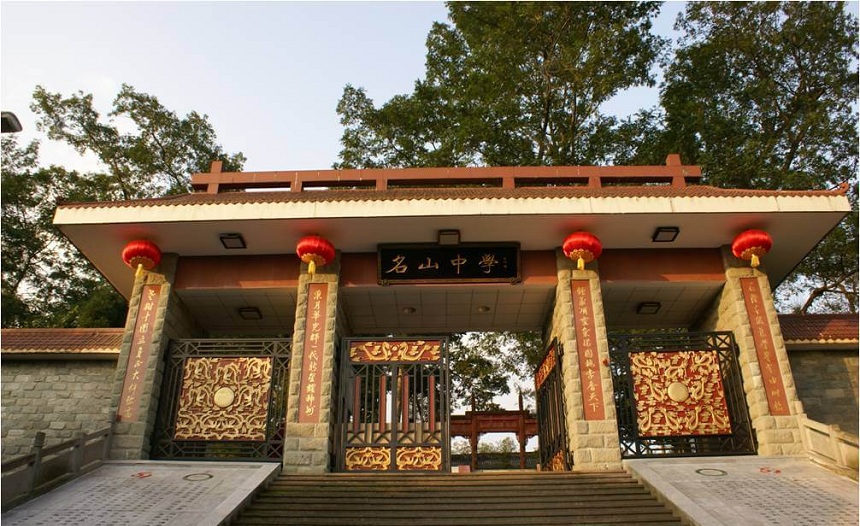 名山中學環(huán)境好不好？
