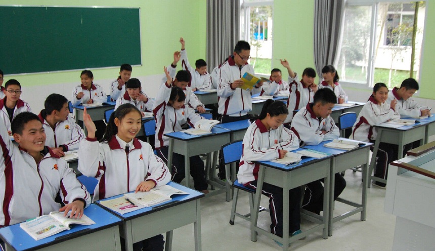 雅安市強項雙語中學是民辦高中嗎？