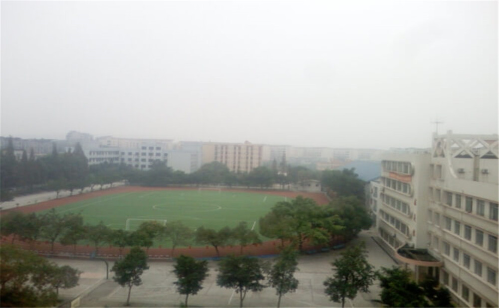 瀘化中學是公辦的嗎？