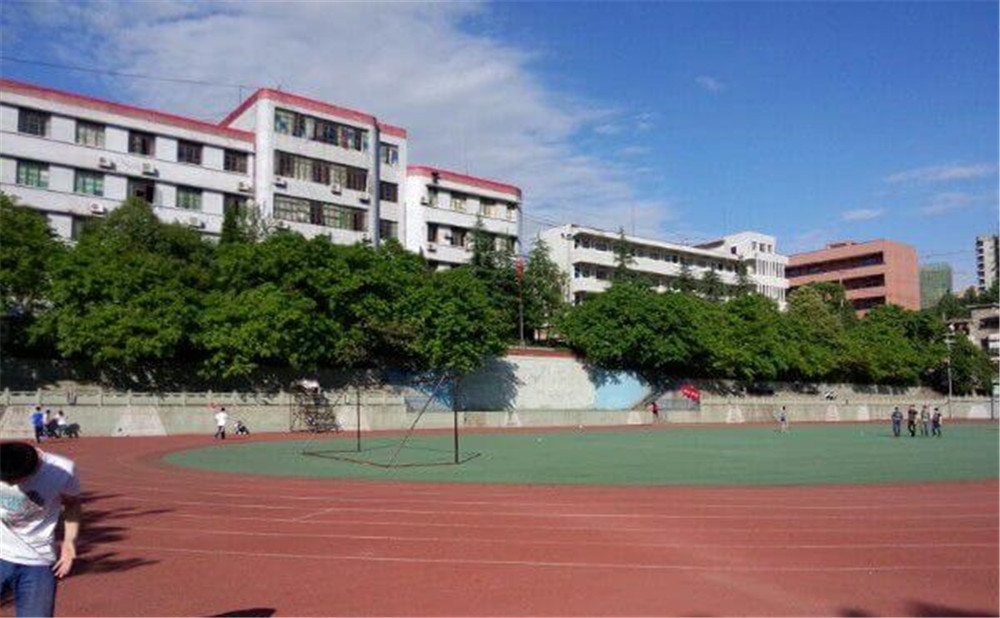 通江縣實(shí)驗(yàn)中學(xué)校園環(huán)境如何？