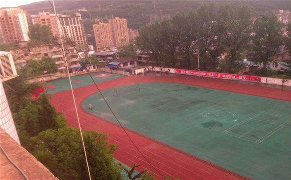 通江縣實驗中學學校詳細地址在什么地方？