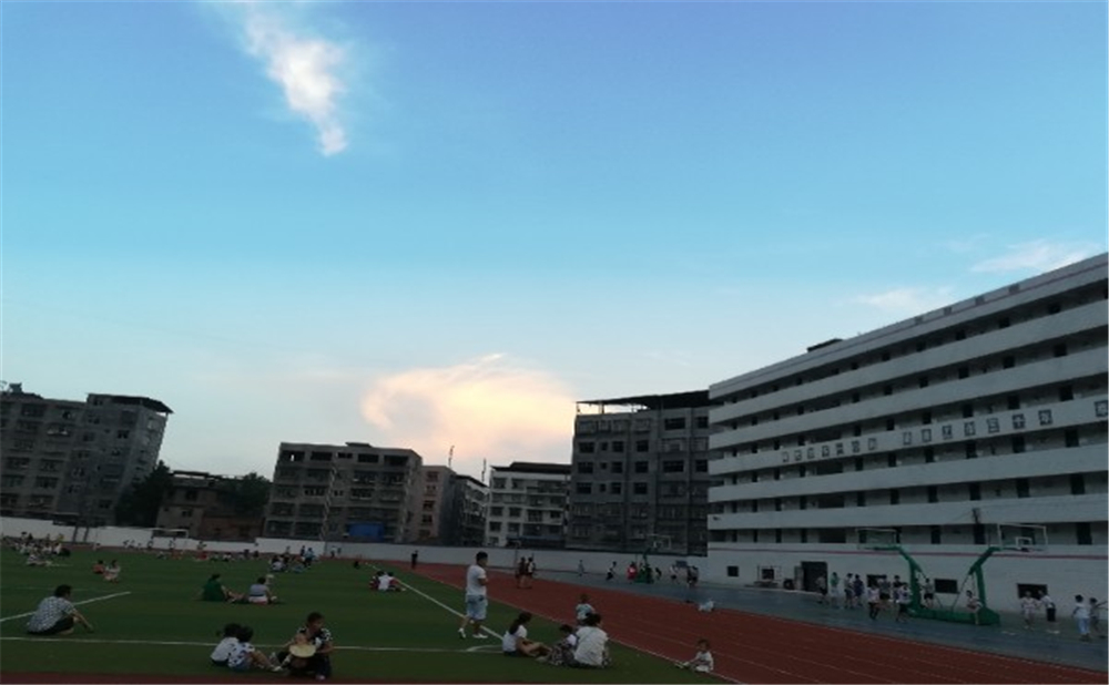 鐵佛中學(xué)學(xué)校詳細(xì)地址在什么地方？