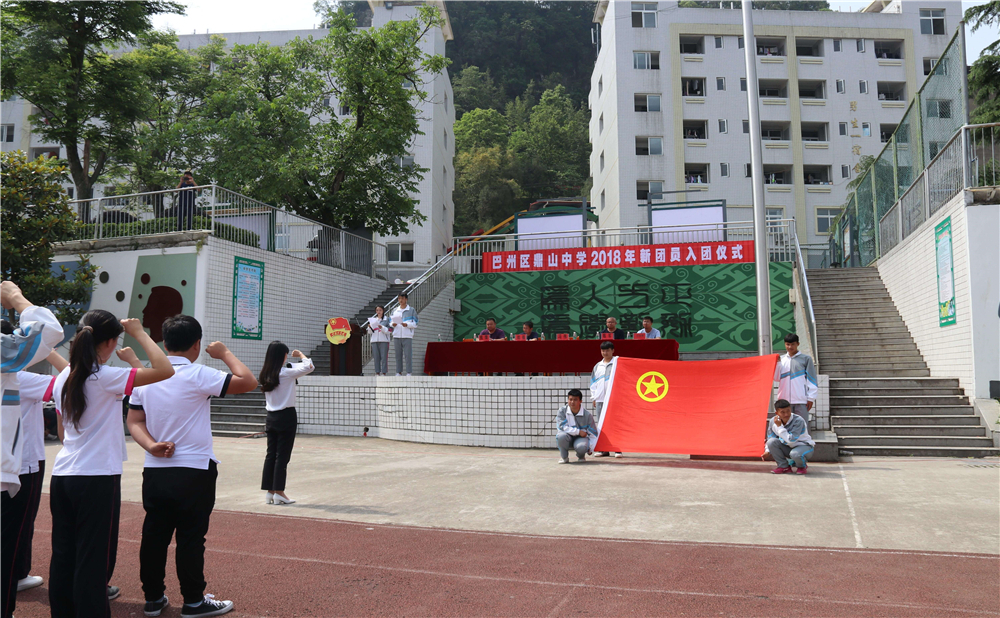 鼎山中學(xué)學(xué)校招辦電話是多少？