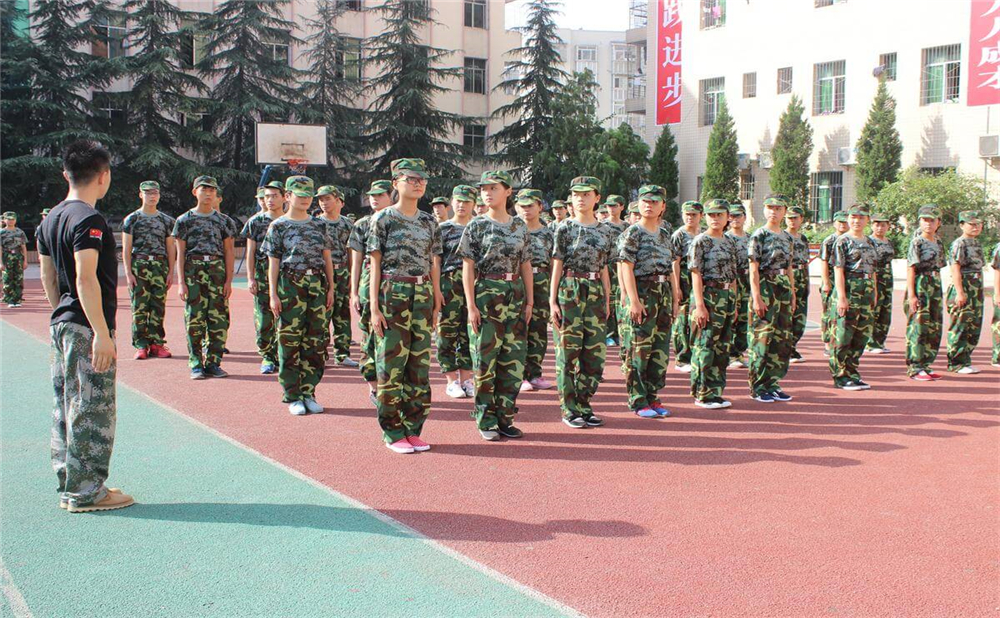 巴中市第七中學(xué)學(xué)校詳細地址在什么地方？