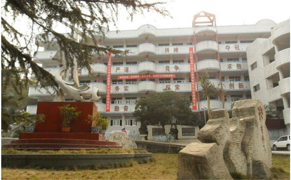 資中龍結(jié)中學(xué)學(xué)校環(huán)境怎么樣？