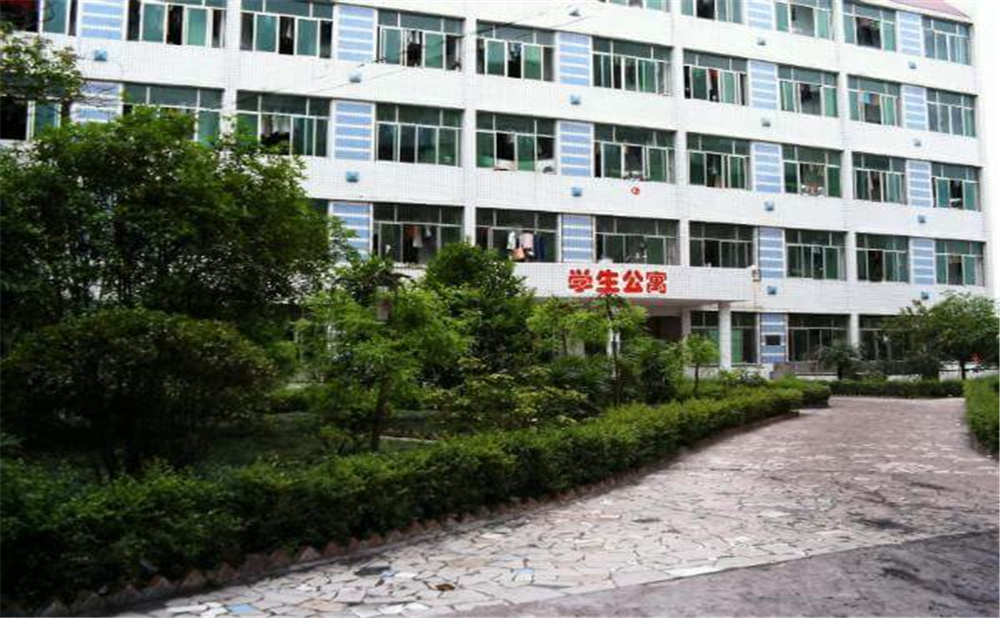 威遠(yuǎn)龍會中學(xué)2020年學(xué)校學(xué)費(fèi)多少錢一年？