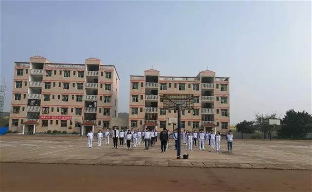 內(nèi)江市第十一中學(xué)2020年學(xué)校學(xué)費(fèi)多少錢一年？