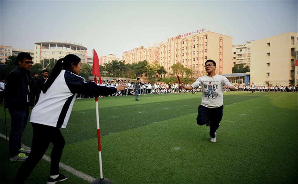 高坪中學(xué)學(xué)校詳細地址在什么地方？