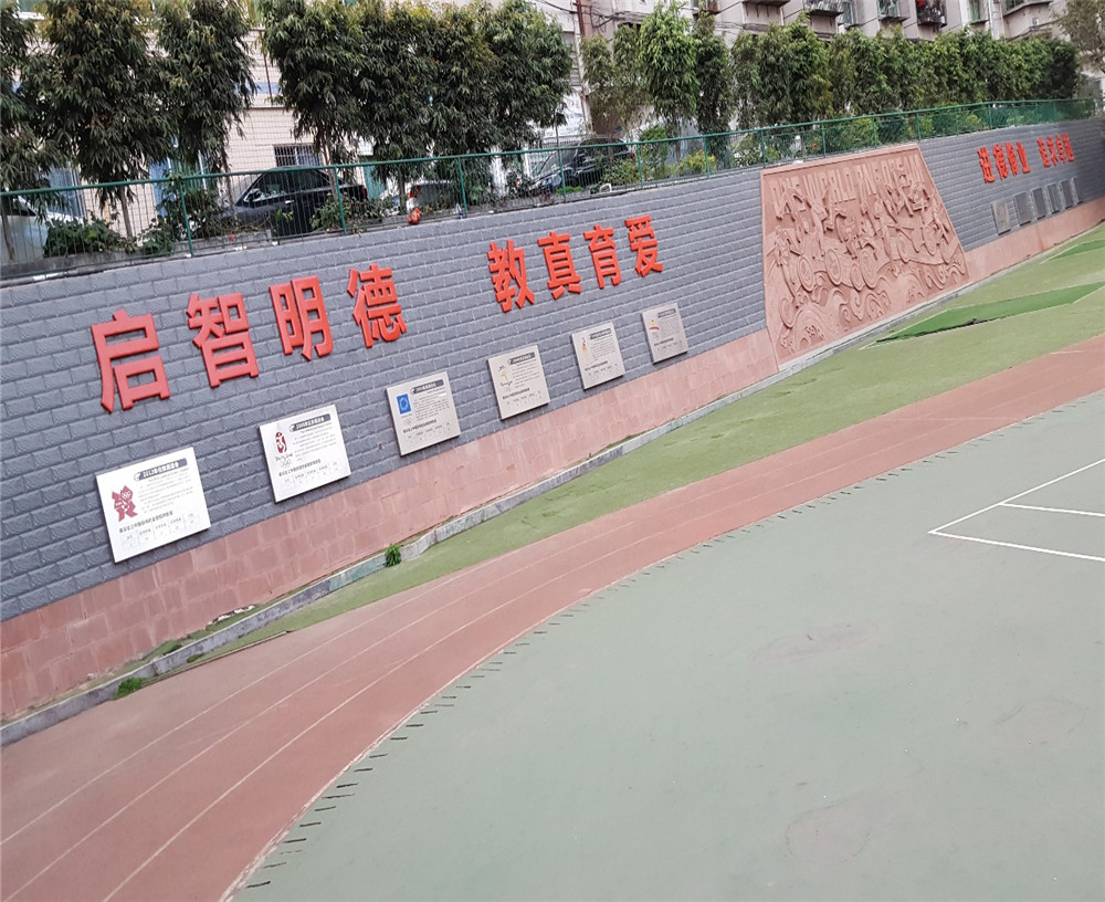 攀枝花市外國(guó)語(yǔ)學(xué)校2020年學(xué)校學(xué)費(fèi)多少錢(qián)一年？
