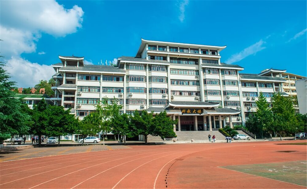 閬中東風中學學校環(huán)境怎么樣？