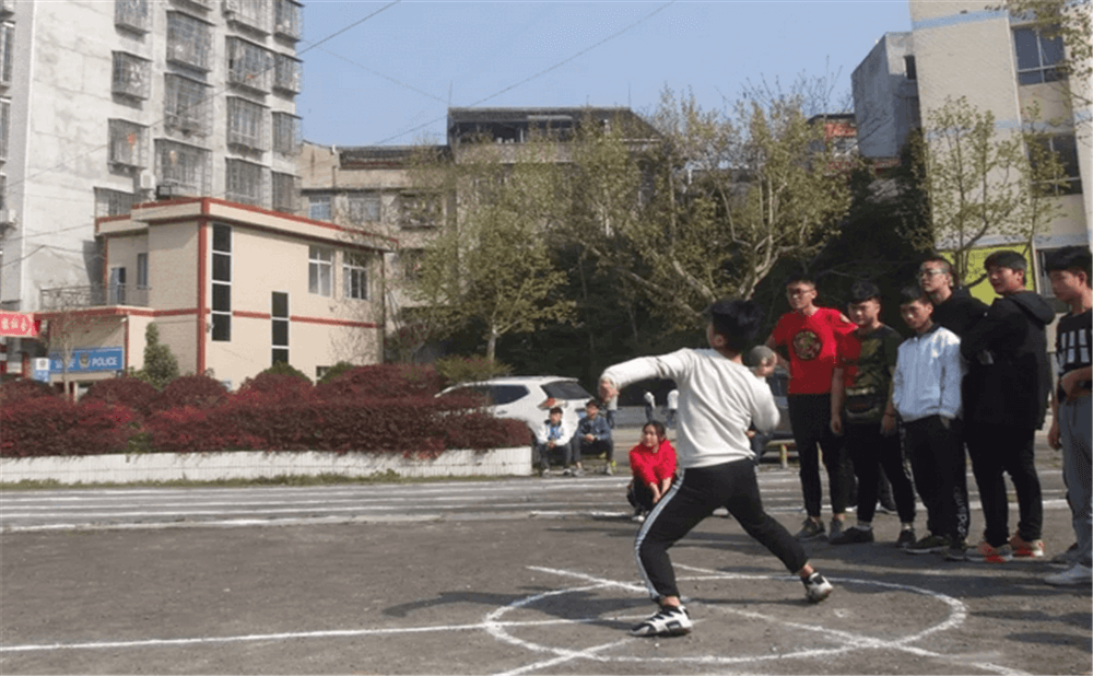 定水中學學校環(huán)境怎么樣？