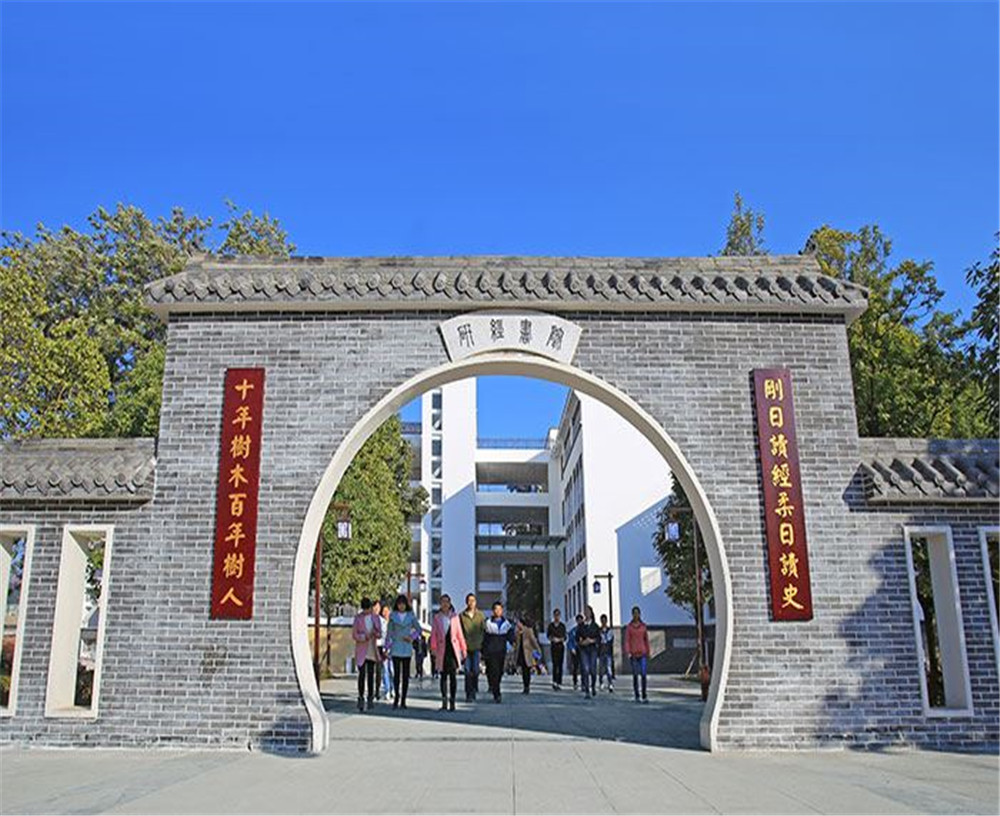 西昌市第二中學(xué)2020年的收費(fèi)標(biāo)準(zhǔn)是多少？
