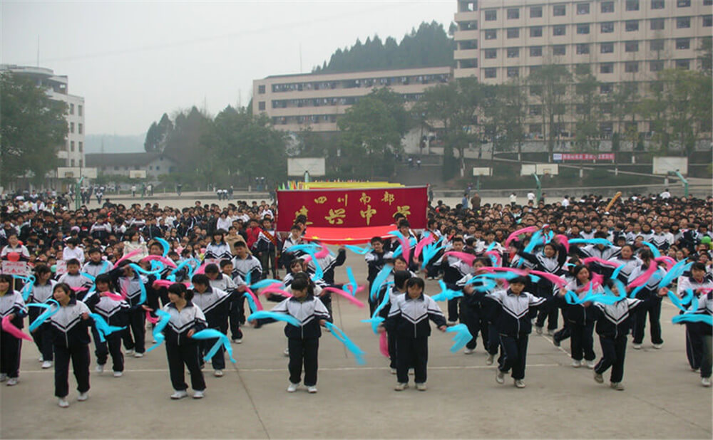 建興中學(xué)學(xué)校環(huán)境怎么樣？