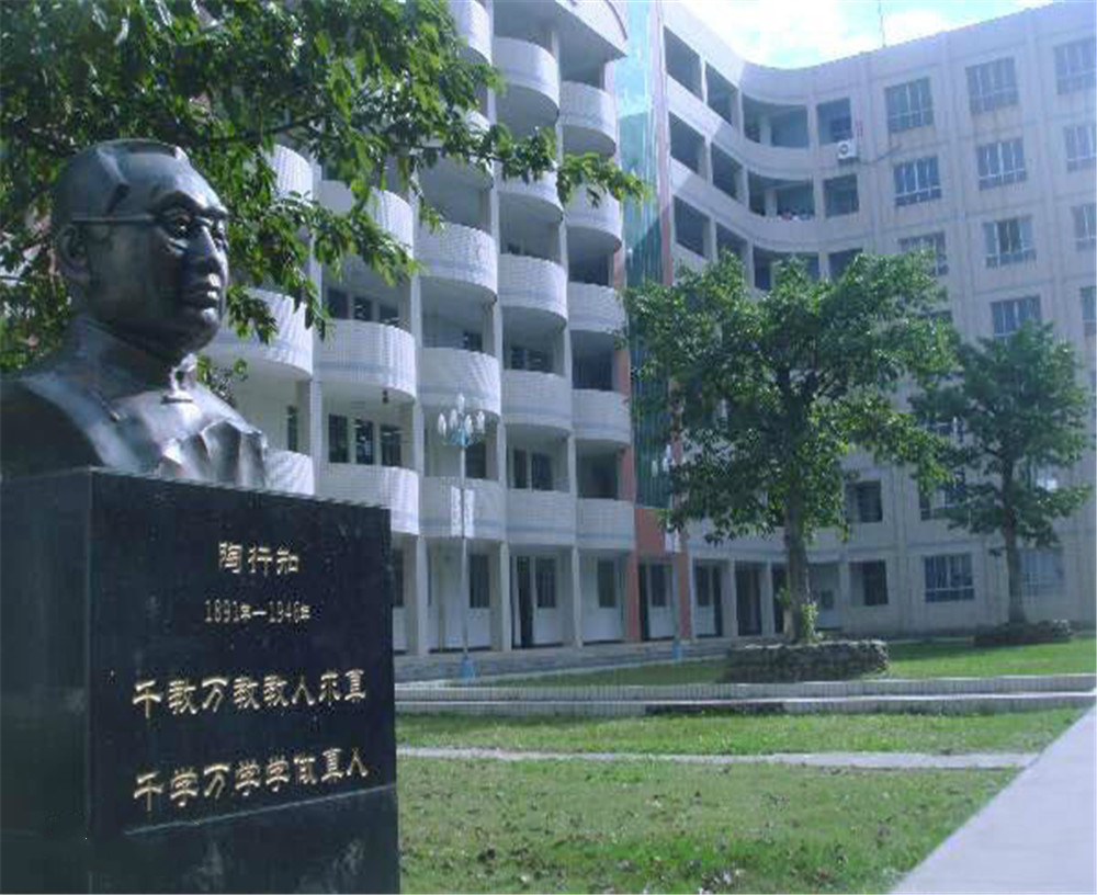 西昌市第六中學(xué)學(xué)校招辦電話是多少？