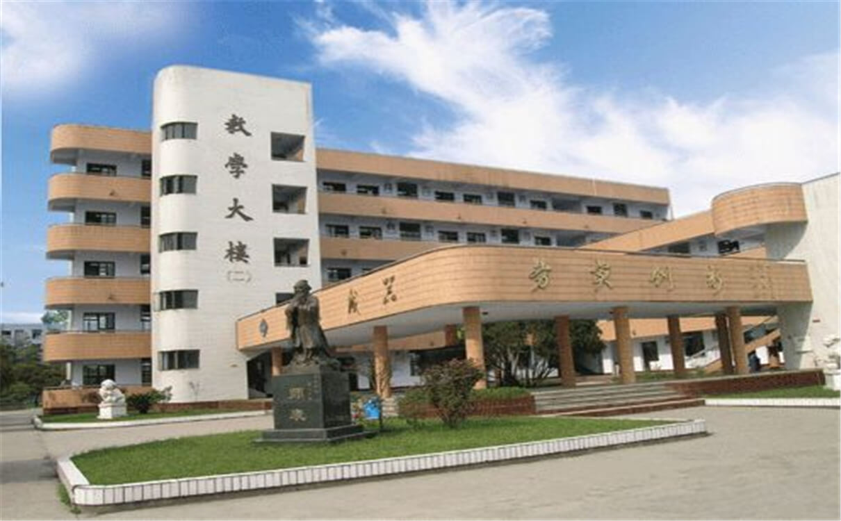 西南交通大學(xué)附屬中學(xué)高中部的錄取分?jǐn)?shù)是多少？