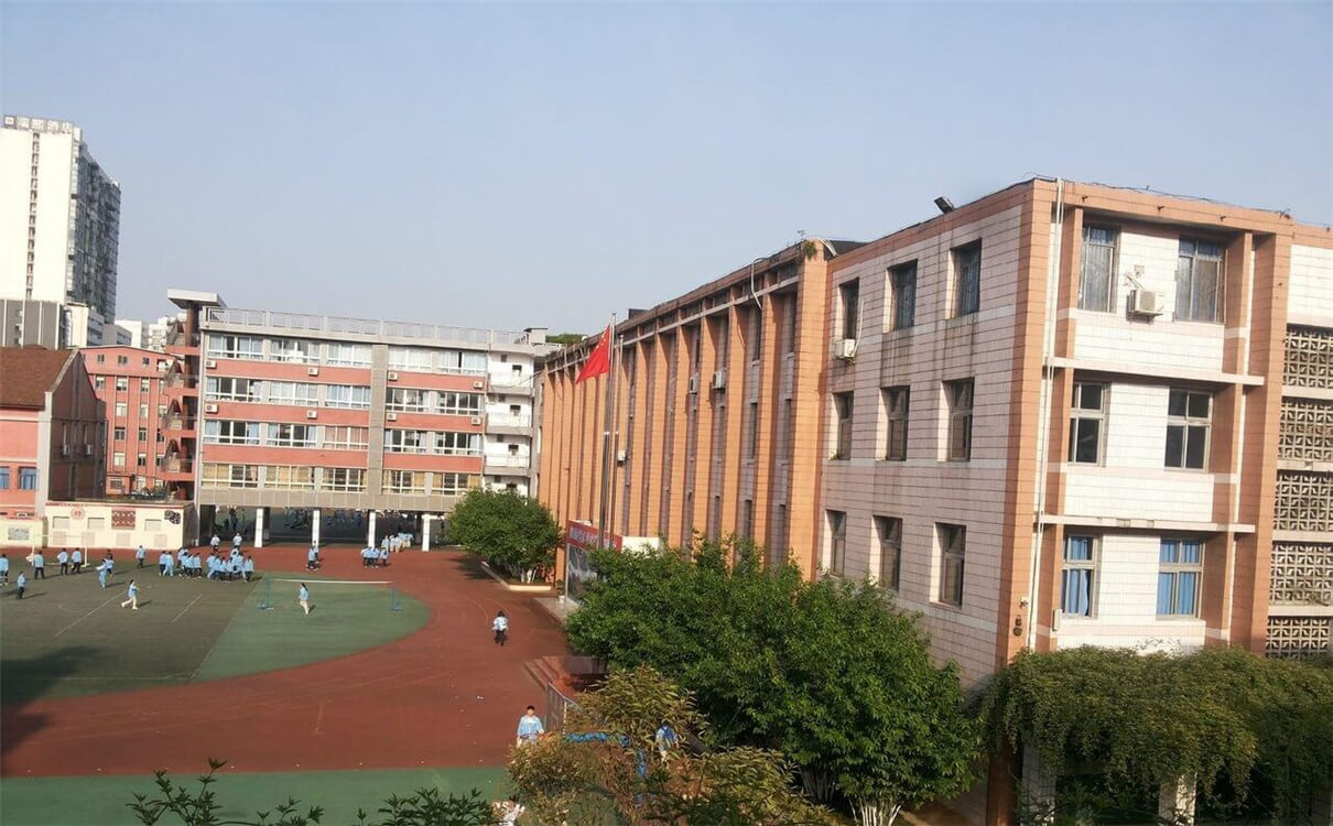 通錦中學(xué)的學(xué)費(fèi)是多少？
