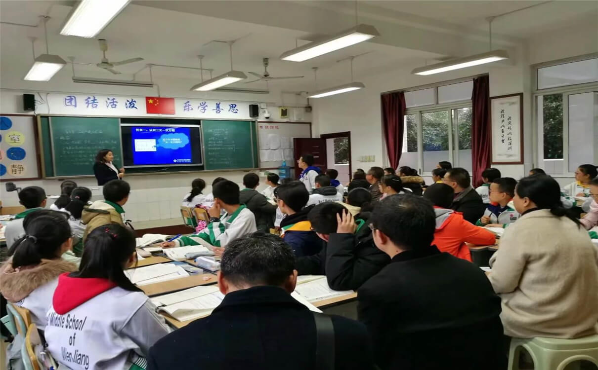 溫江二中每年的學(xué)費是多少錢？