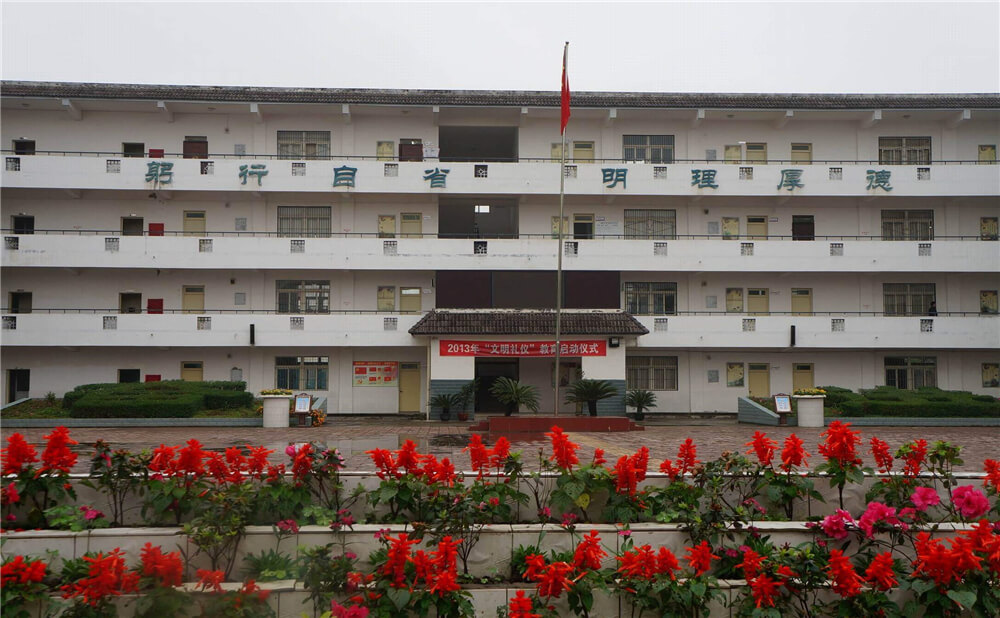 高板中學(xué)高中部的錄取分?jǐn)?shù)是多少？