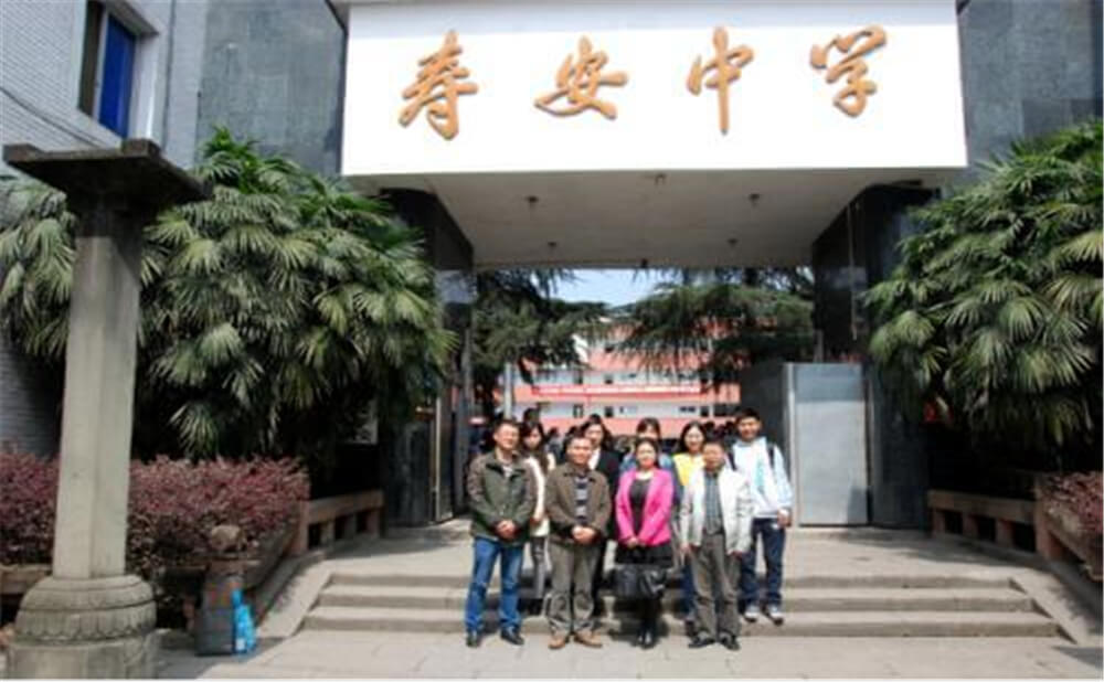 壽安中學(xué)每年的學(xué)費(fèi)是多少錢？