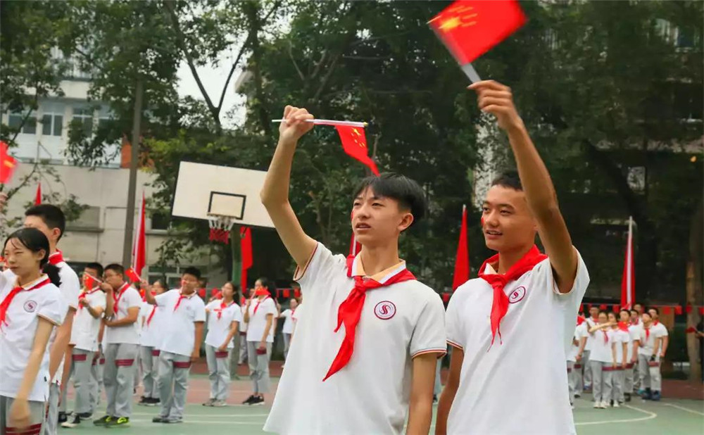 成都市石室聯(lián)中蜀華分校每年學(xué)費(fèi)是多少？