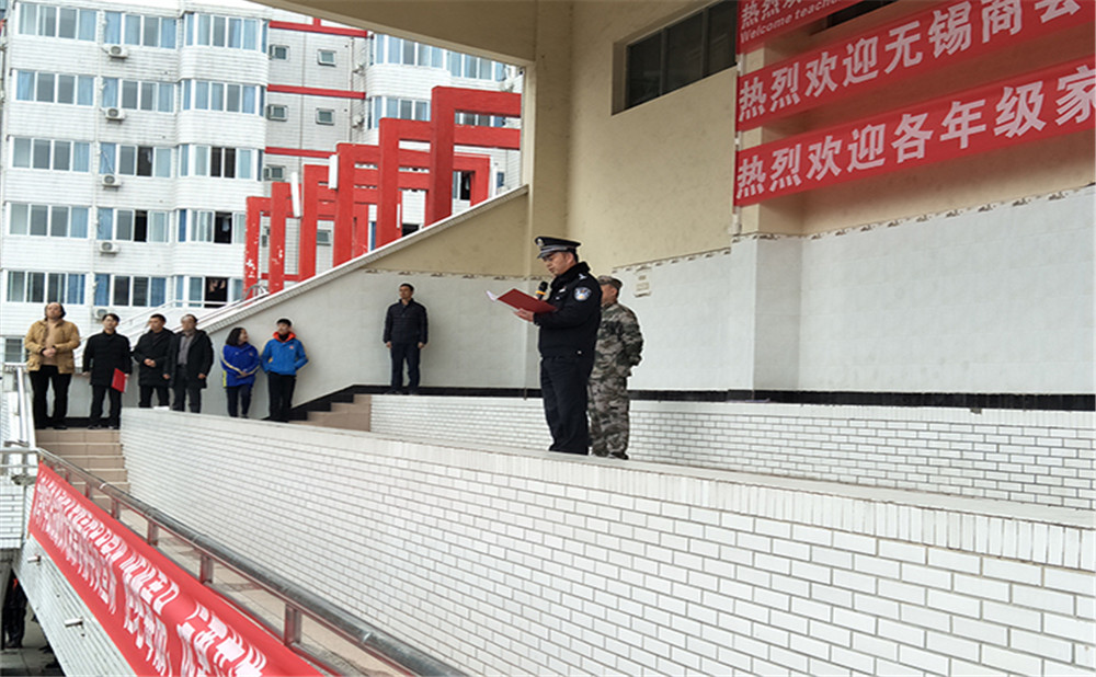 大彎中學(xué)外招生一年的學(xué)費是多少？
