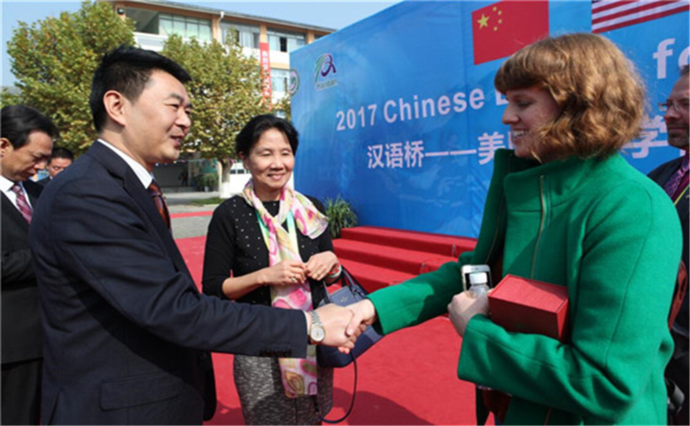 城廂中學外招生一年的學費是多少？