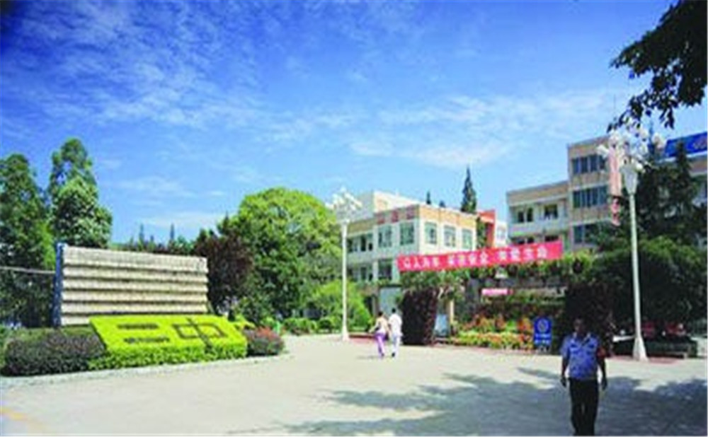 新都二中去年的錄取分?jǐn)?shù)是多少？