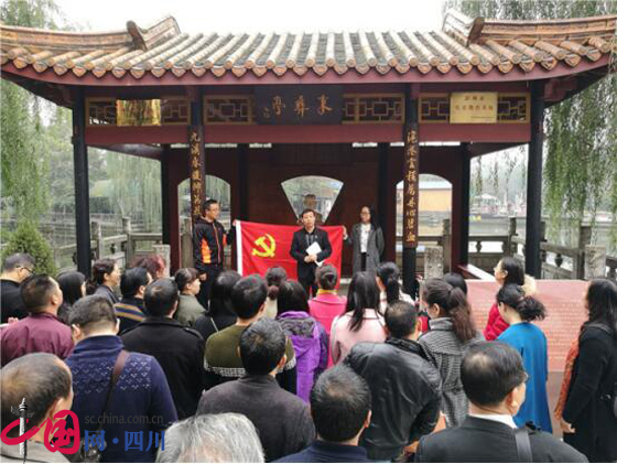 石室白馬中學一年的學費是多少？