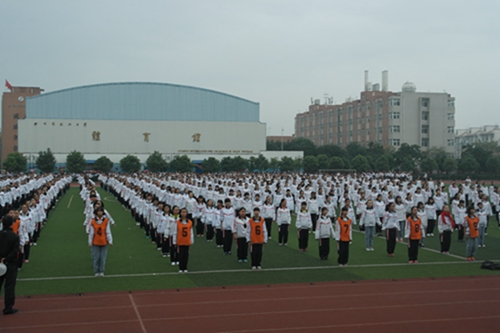 彭州中學(xué)的招生計(jì)劃是多少？