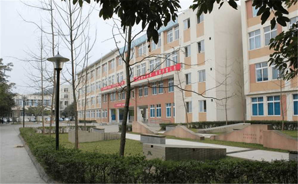 成都列五中學(xué)的高中住宿怎么樣？