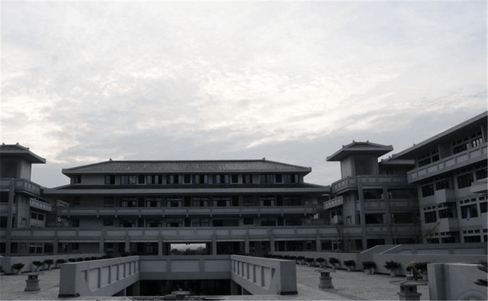 成都石室中學北湖校區(qū)的學費是多少錢？