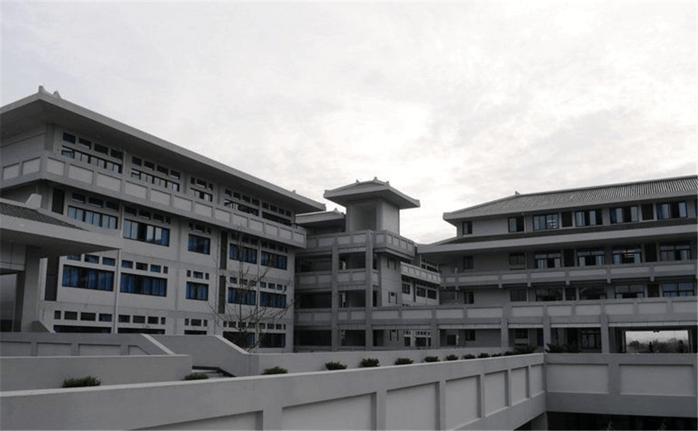 成都石室中學(xué)北湖校區(qū)的高中住宿怎么樣？