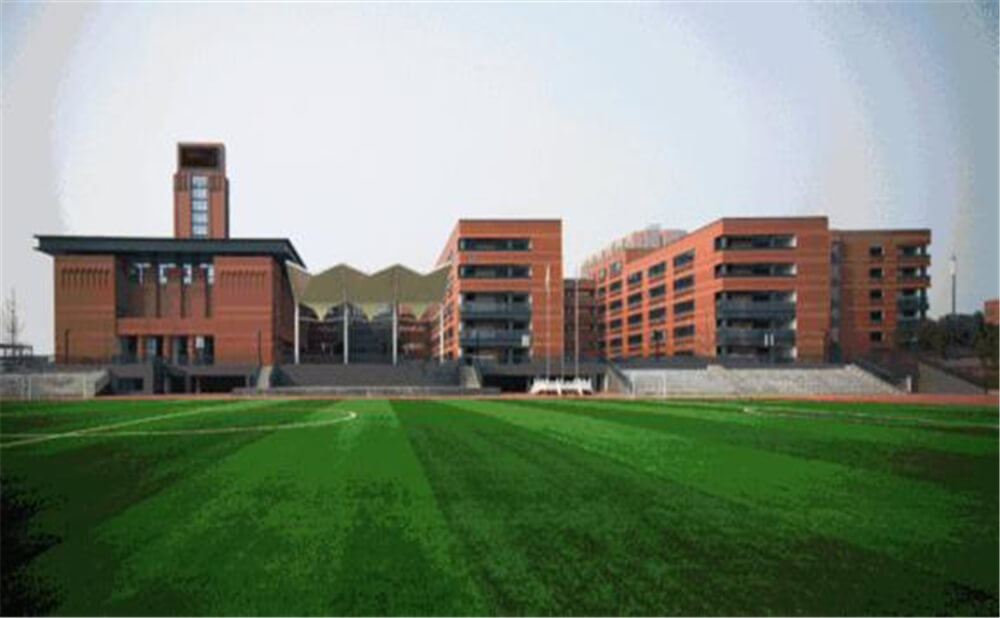 成都實(shí)外新都五龍山學(xué)校的學(xué)費(fèi)是多少錢？