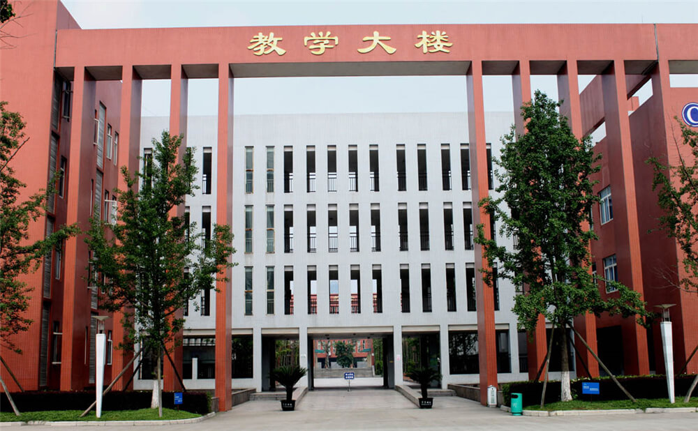 香城中學近三年的錄取分數(shù)是多少分？