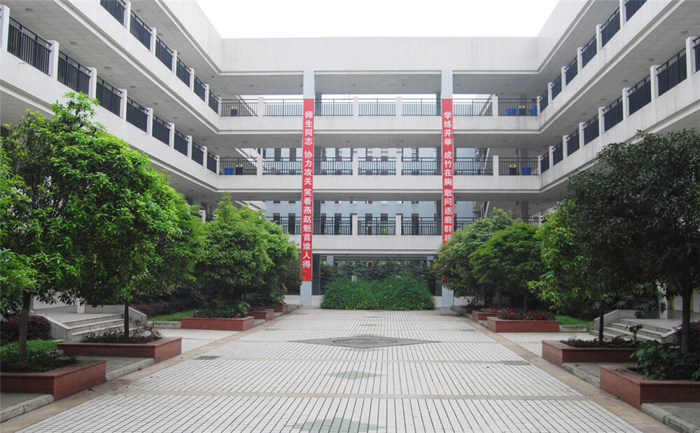 香城中學(xué)的學(xué)費是多少錢？