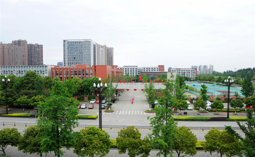 香城中學(xué)的高中住宿怎么樣？
