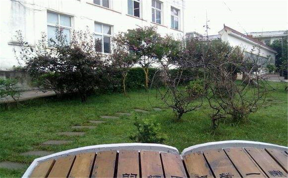 賈家中學(xué)的高中住宿怎么樣？