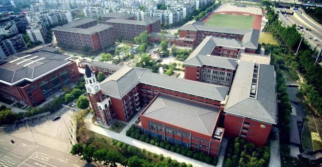 成都七中萬(wàn)達(dá)學(xué)校的錄取分?jǐn)?shù)線是多少？