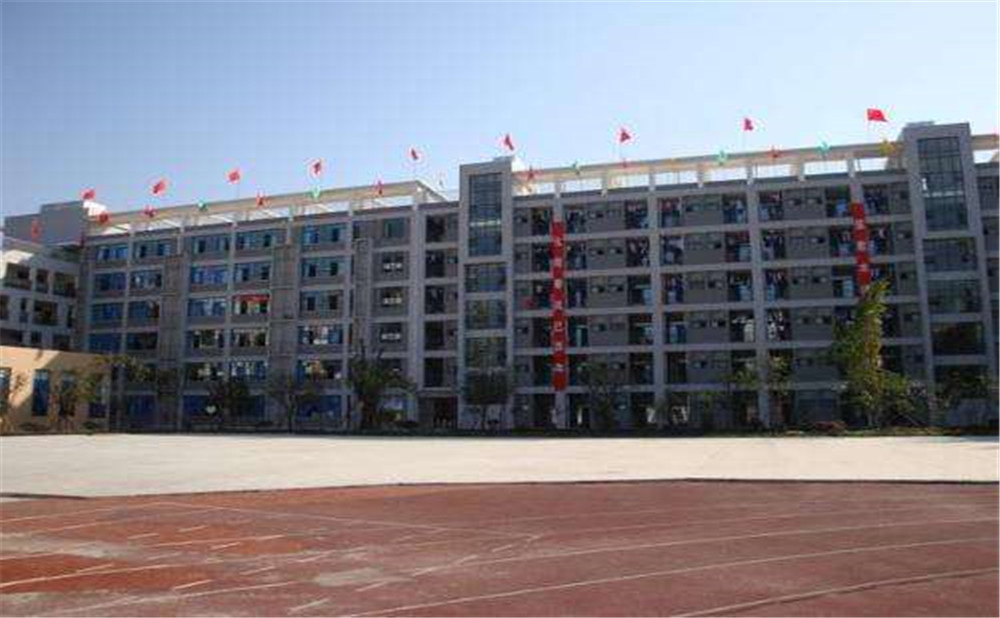 成都十二中（四川大學(xué)附屬中學(xué)）的錄取分?jǐn)?shù)是多少？
